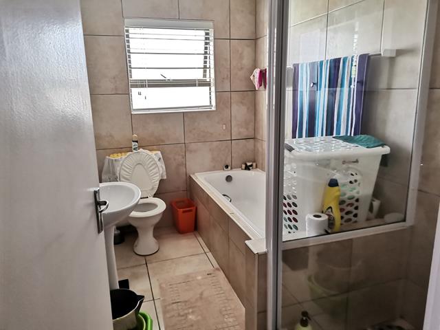 To Let 2 Bedroom Property for Rent in Guldenland Western Cape